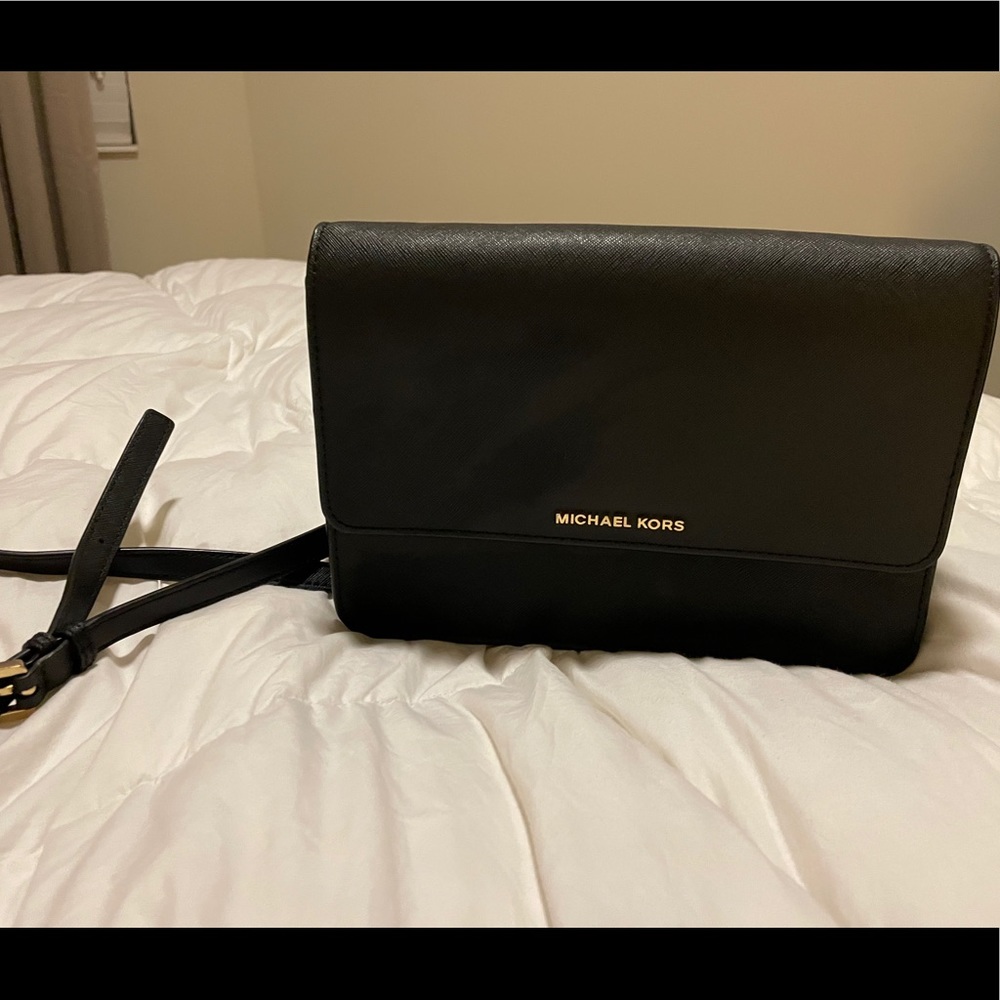 Michael Kors Daniela Large Leather Crossbody Bag